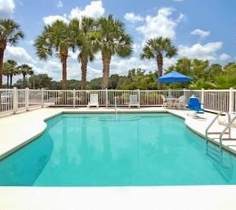 Microtel Inn & Suites by Wyndham Bushnell - Bushnell, FL