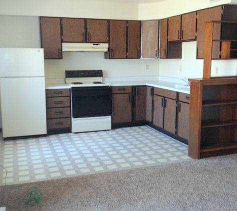 Fairlane Apartments - Topeka, KS. Spacious 1 bedroom