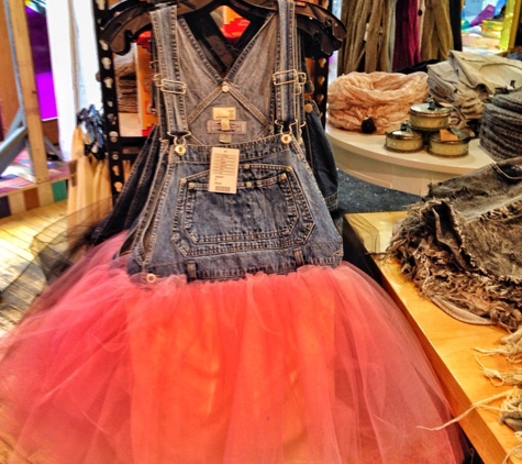Urban Outfitters - Chicago, IL
