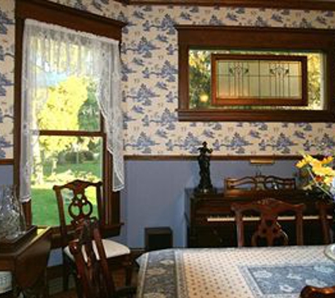 Covington Manor Bed and Breakfast - Cambridge, WI