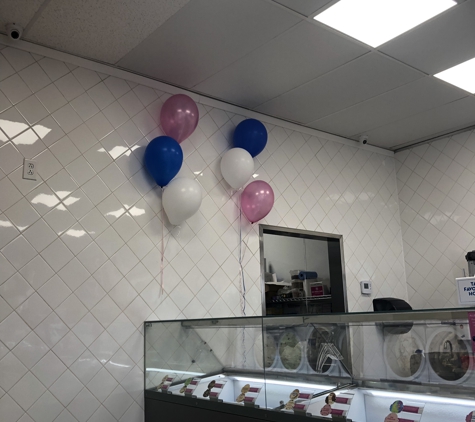 Baskin-Robbins - Newhall, CA. Looks ready for the weekend!