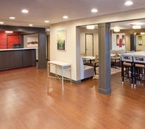 Red Lion Inn & Suites Federal Way - Federal Way, WA