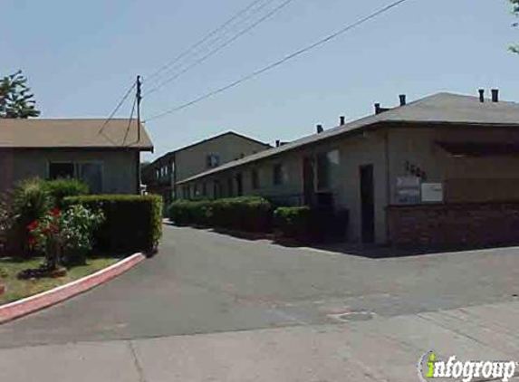 Bell Park Apartments - Sacramento, CA