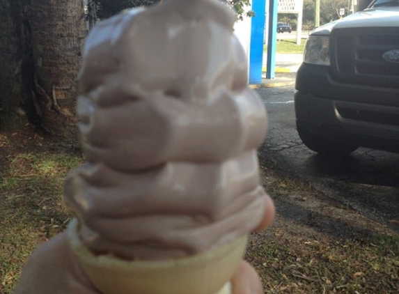 Frozen Gold Ice Cream Shop - New Smyrna Beach, FL