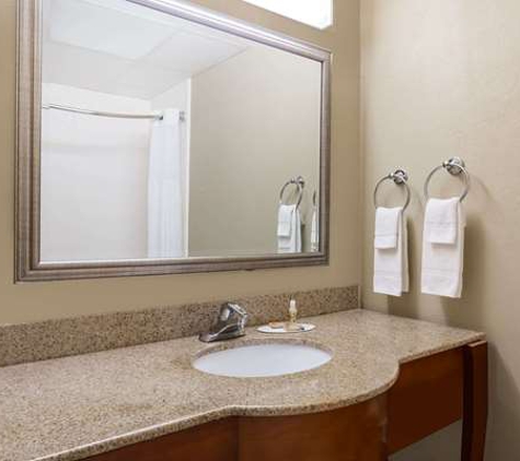 Wingate by Wyndham Savannah Gateway - Savannah, GA