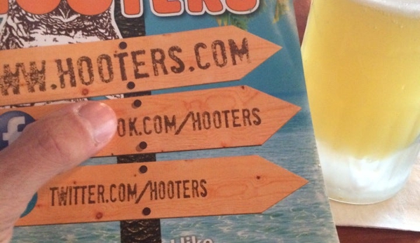 Hooters - Portland, OR