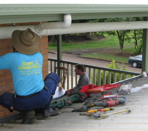 Fluid Industries Plumbing. We have been serving the Wide Bay community for over thirty years.