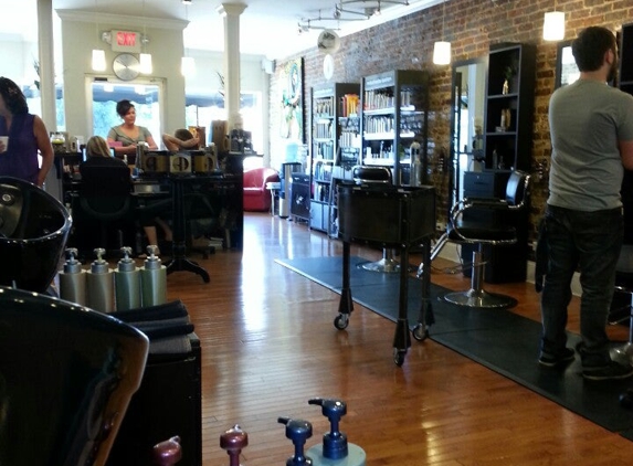 Mitchell's Salon - Clinton, TN