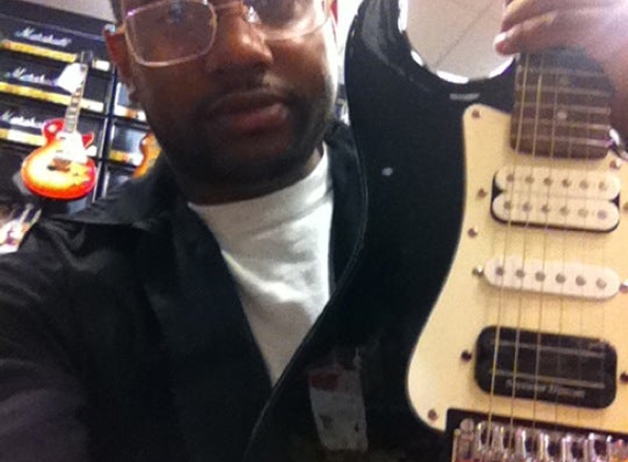 Guitar Center - Independence, MO