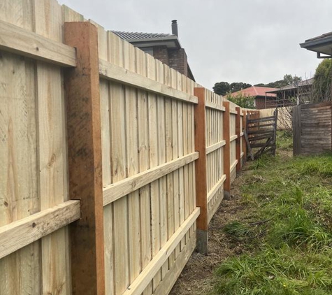SAMI FENCING AND GATES - Dandenong, VIC. NEW FENCE