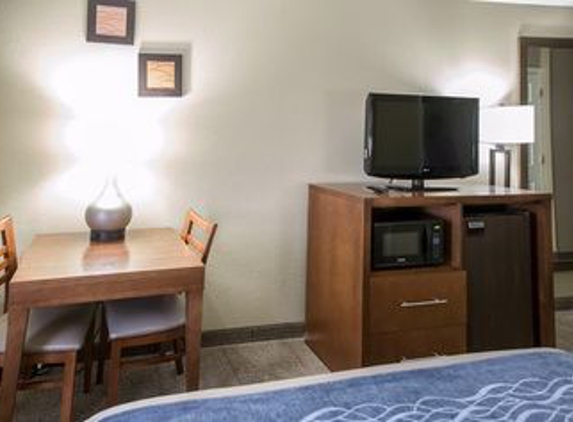 Comfort Inn Gurnee near Six Flags - Gurnee, IL