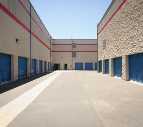 Security Public Storage- Oceanside - Oceanside, CA. Outside the units