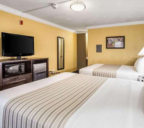 Super 8 by Wyndham Meadowlands - Carlstadt, NJ