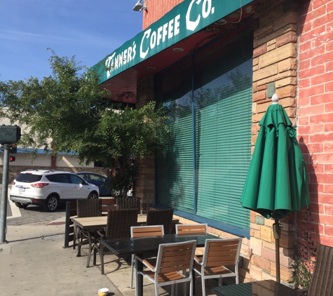 Tanner's Coffee - Culver City, CA. Nice dog-friendly sidewalk seating