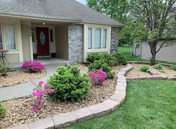 Casey's Lawn Maintenance - Kearney, MO