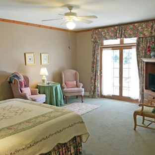 Highland Lake Inn & Resort - Flat Rock, NC