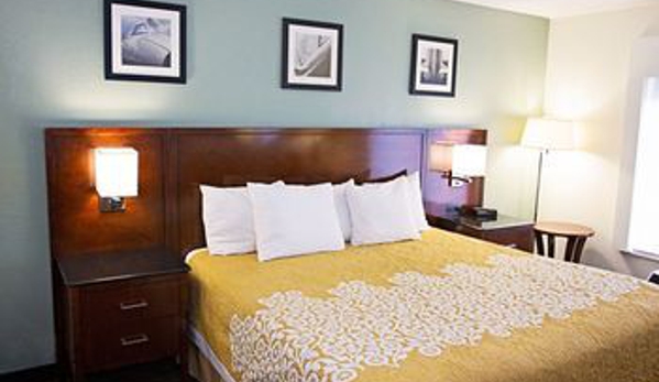 Days Inn by Wyndham Greenville - Greenville, SC