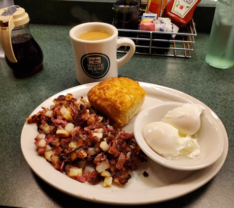 Metro Diner - Sarasota, FL. Bill Lewis of Vero Beach dining at Metro Diner in Sarasota, Florida.