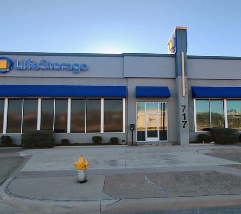 Life Storage - Dallas, TX