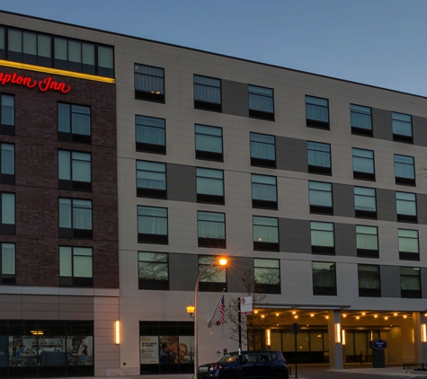 Hampton Inn Chicago North-Loyola Station - Chicago, IL