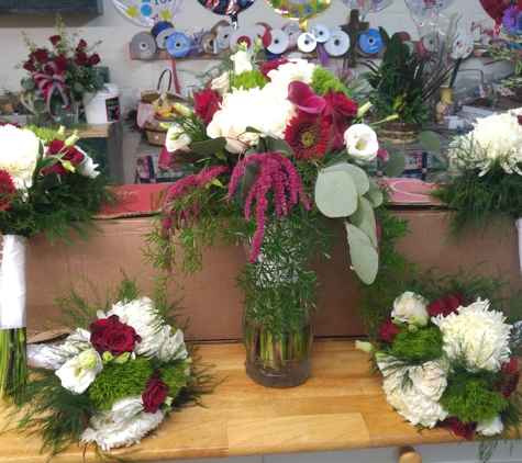 Country Pickins Florist - Wellington, KY