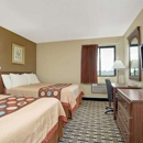 Super 8 by Wyndham Melrose - Hotels