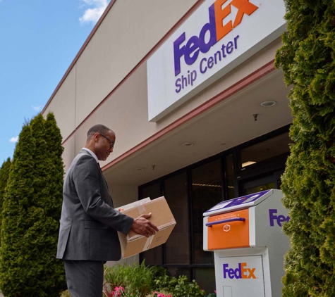 FedEx Ship Center - Lubbock, TX