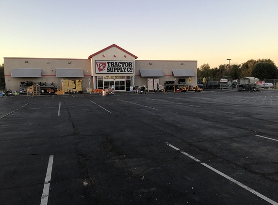 Tractor Supply Co - Siloam Springs, AR