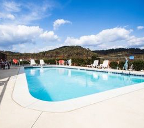 Red Roof Inn - Helen, GA