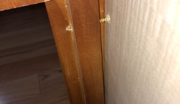 Furniture Works - Monroe Twp, NJ. How Greg attaches drawer dividers to the bed frame 