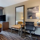 Comfort Inn & Suites Market - Airport - Motels
