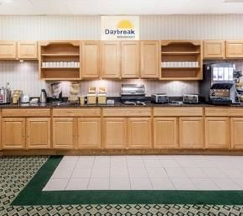 Days Inn - Erie, PA