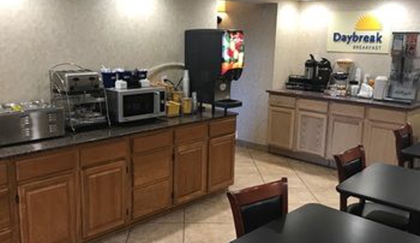 Days Inn by Wyndham Cave City - Cave City, KY