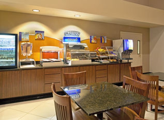 Holiday Inn Express & Suites Rancho Mirage - Palm Spgs Area - Rancho Mirage, CA