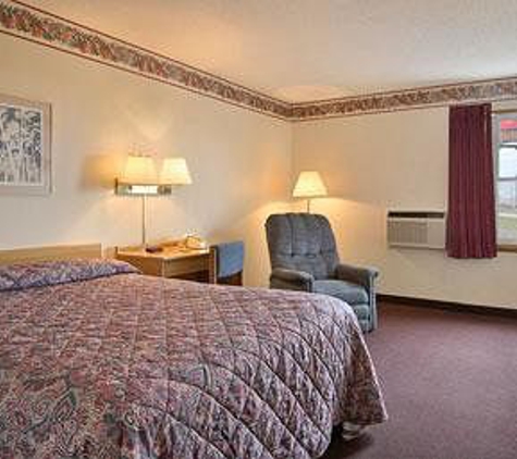 Super 8 by Wyndham Litchfield - Litchfield, IL