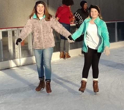 Ice Terrace-Crown Center - Kansas City, MO