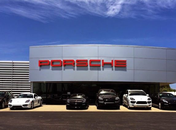 Porsche Milwaukee North - Milwaukee, WI