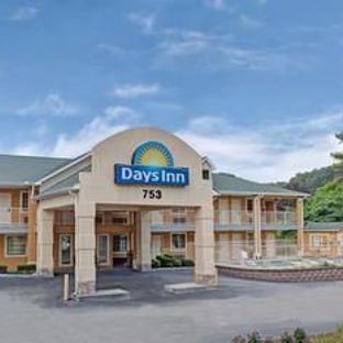 Days Inn by Wyndham Marietta White Water - Marietta, GA