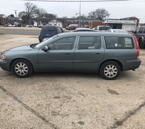 Marlin Motors Wholesale - Norfolk, VA. 2002 Volvo V 70