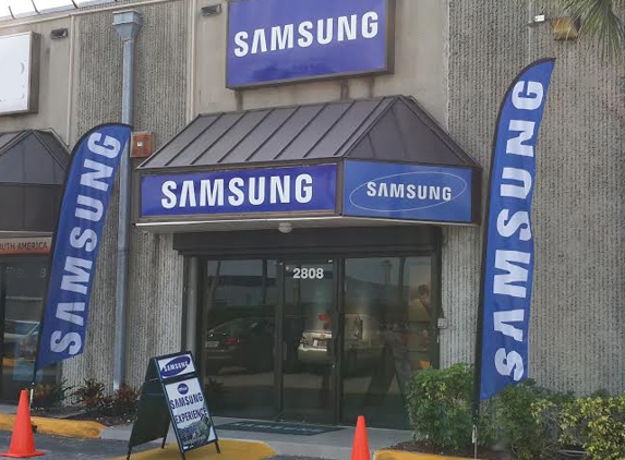 Doral Samsung Experience Store - miami, FL