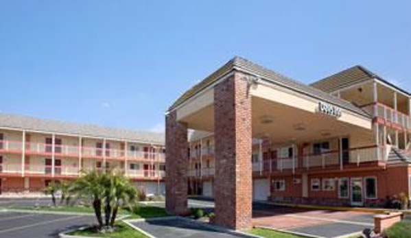 Days Inn - Fountain Valley, CA