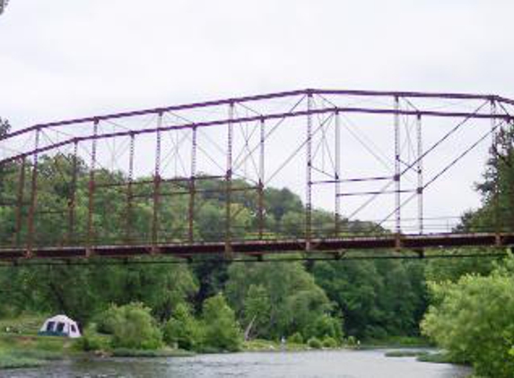 Birds Nest Lodge & Canoe Rental - Steelville, MO