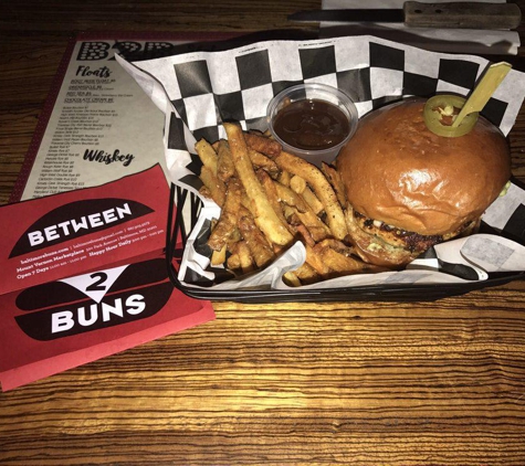 Between 2 Buns - Baltimore, MD