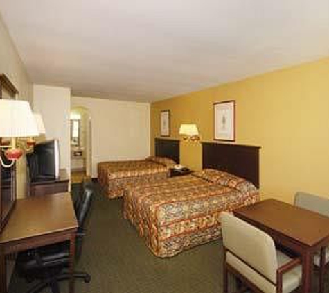 Super 8 by Wyndham Dallas East Near Fair Park/Downtown - Dallas, TX