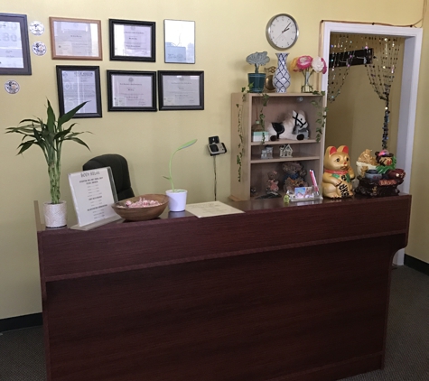 W Foot Massage - Houston, TX. Front Desk