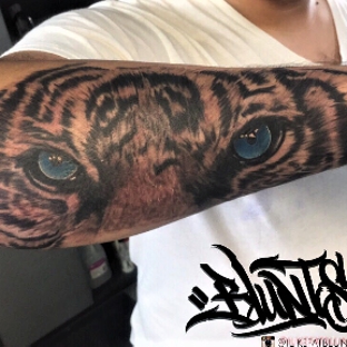 So Amazing Tattoo and Airbrush - San Diego, CA. By Bluntz
So Amazing Tattoo