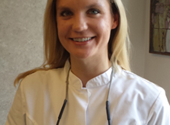 Dr. Julia Moritis, DDS - Seattle, WA