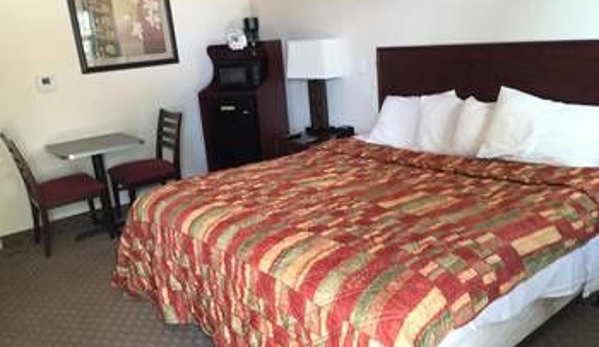 Price Pointe Inn - Waukesha, WI