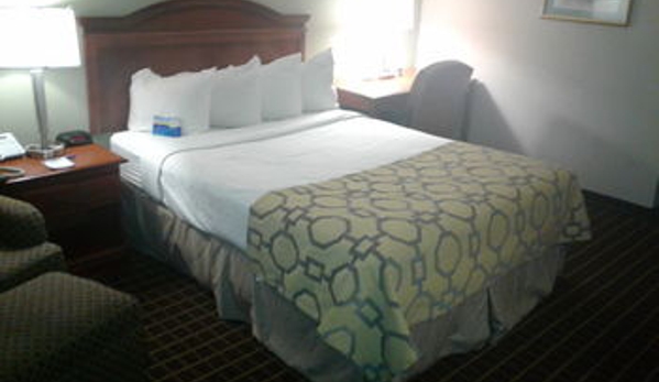 Baymont Inn & Suites - Clarksville, TN