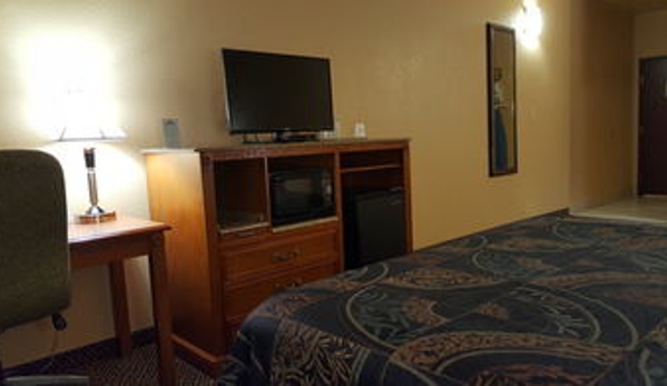 Days Inn & Suites by Wyndham McAlester - Mcalester, OK